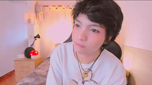 AllanYong18 online show from 04-10-26, 01:29