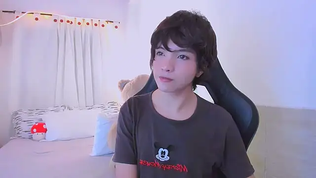 Snapshot of AllanYong18 chatting on 07-02-26, 01:28 AllanYong18 online show from 07-02-26, 01:28