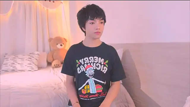 Snapshot of AllanYong18 chatting on 11-13-25, 01:04 AllanYong18 online show from 11-13-25, 01:04