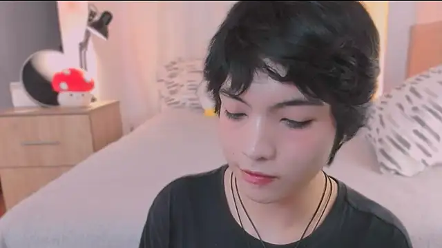 AllanYong18 online show from 03-10-26, 09:35