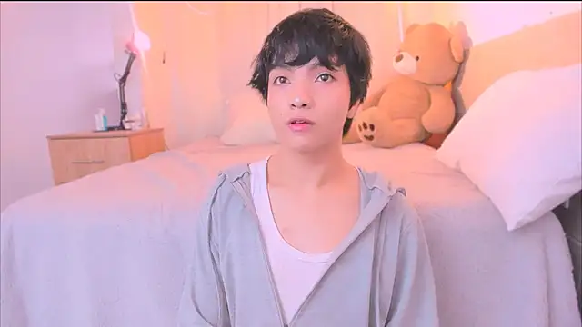 Snapshot of AllanYong18 chatting on 10-28-25, 12:48 AllanYong18 online show from 10-28-25, 12:48