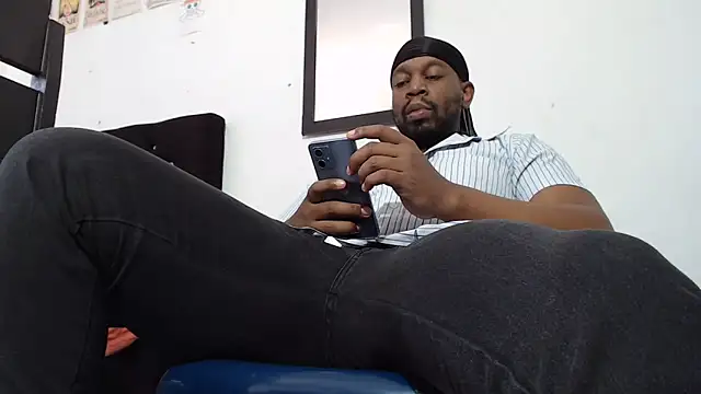 Snapshot of strong__anthony chatting on 06-11-26, 04:04 strong anthony online show from 06-11-26, 04:04