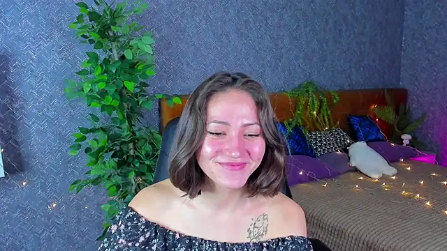 Snapshot of Bellalovesss chatting on 03-19-25, 11:39 Bellalovesss online show from 03-19-25, 11:39