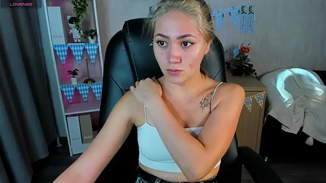 Snapshot of Bellalovesss chatting on 10-07-25, 07:53 Bellalovesss online show from 10-07-25, 07:53