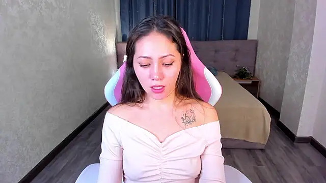 Snapshot of Bellalovesss chatting on 03-05-25, 11:28 Bellalovesss online show from 03-05-25, 11:28