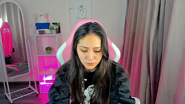 Snapshot of Bellalovesss chatting on 01-18-25, 05:41 Bellalovesss online show from 01-18-25, 05:41