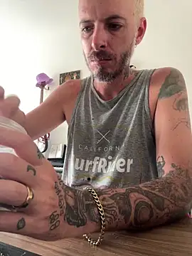 Snapshot of xtrppyx chatting on 09-22-25, 10:43 xtrppyx online show from 09-22-25, 10:43