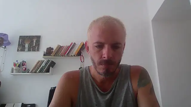 Snapshot of xtrppyx chatting on 09-29-25, 10:44 xtrppyx online show from 09-29-25, 10:44