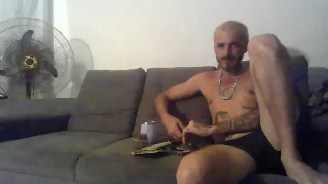 Snapshot of xtrppyx chatting on 10-11-25, 06:47 xtrppyx online show from 10-11-25, 06:47