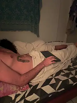 Snapshot of xtrppyx chatting on 10-19-25, 05:32 xtrppyx online show from 10-19-25, 05:32