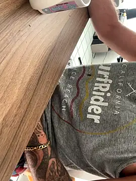 Snapshot of xtrppyx chatting on 10-27-25, 09:10 xtrppyx online show from 10-27-25, 09:10