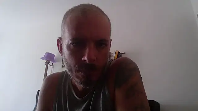 Snapshot of xtrppyx chatting on 10-17-25, 11:45 xtrppyx online show from 10-17-25, 11:45