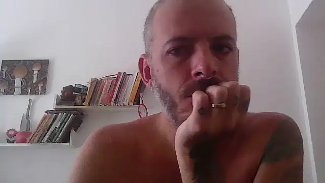 Snapshot of xtrppyx chatting on 10-30-25, 11:08 xtrppyx online show from 10-30-25, 11:08