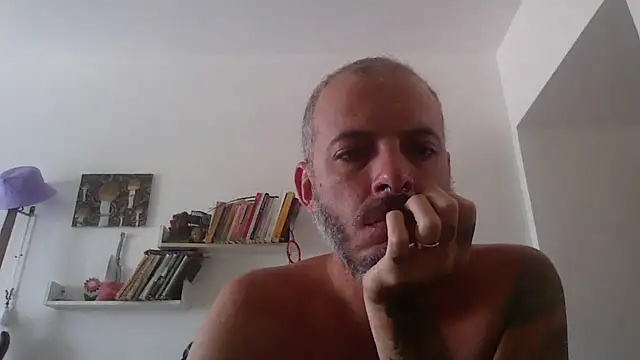 Snapshot of xtrppyx chatting on 10-29-25, 02:05 xtrppyx online show from 10-29-25, 02:05