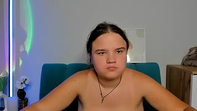 Snapshot of AdeleCruz chatting on 10-03-25, 12:17 AdeleCruz online show from 10-03-25, 12:17