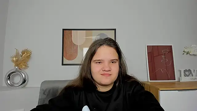 Snapshot of AdeleCruz chatting on 03-03-25, 01:23 AdeleCruz online show from 03-03-25, 01:23