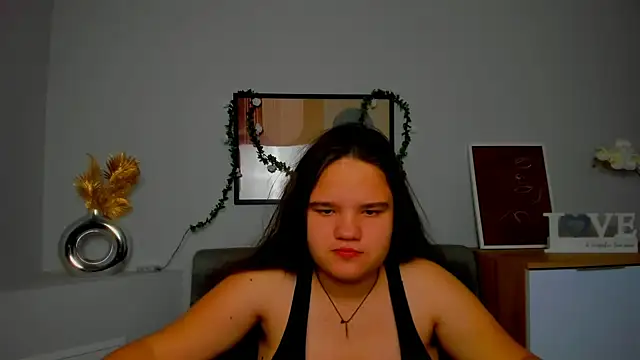 Snapshot of AdeleCruz chatting on 02-22-25, 01:02 AdeleCruz online show from 02-22-25, 01:02