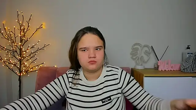 Snapshot of AdeleCruz chatting on 02-12-25, 01:16 AdeleCruz online show from 02-12-25, 01:16