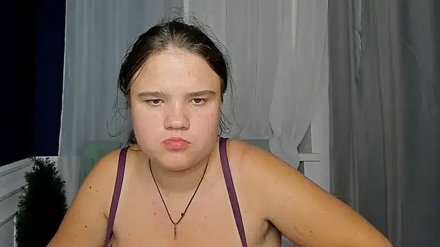 Snapshot of AdeleCruz chatting on 09-19-25, 12:31 AdeleCruz online show from 09-19-25, 12:31