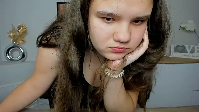 Snapshot of AdeleCruz chatting on 03-01-25, 04:44 AdeleCruz online show from 03-01-25, 04:44