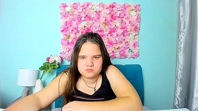 Snapshot of AdeleCruz chatting on 02-24-25, 04:04 AdeleCruz online show from 02-24-25, 04:04