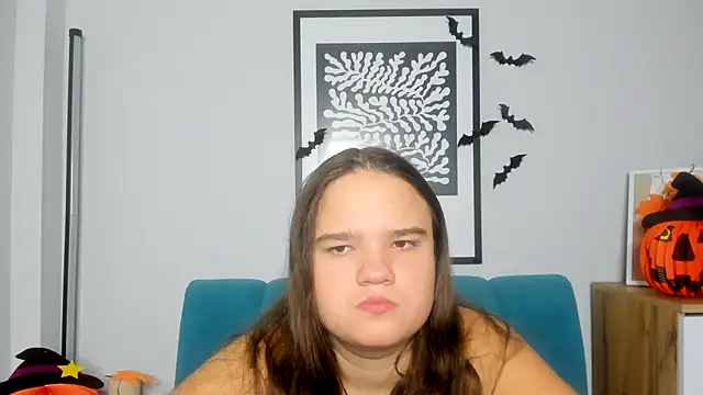 AdeleCruz online show from 10-28-25, 08:02