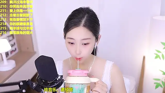Snapshot of Muzi-sing chatting on 06-22-26, 10:12 Muzi-sing online show from 06-22-26, 10:12