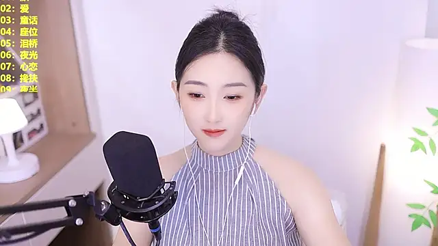 Snapshot of Muzi-sing chatting on 06-25-26, 11:59 Muzi-sing online show from 06-25-26, 11:59