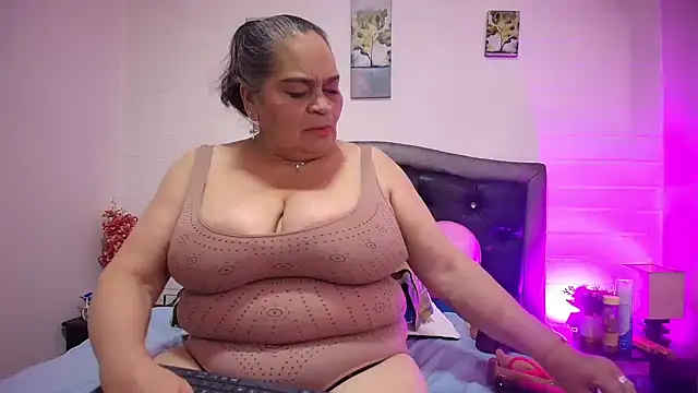 VickyBoobss online show from 06-17-26, 07:02