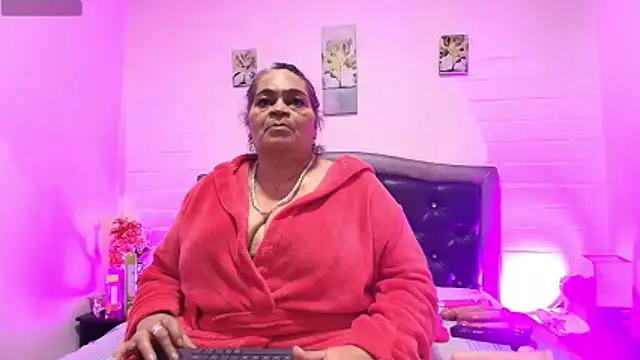 VickyBoobss online show from 06-11-26, 05:32