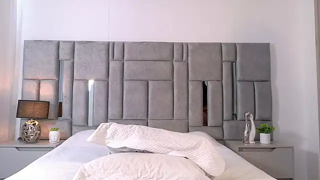 Karla Hudsson online show from 11-13-25, 01:15