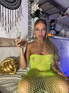 Snapshot of CheekyChels chatting on 03-19-25, 01:29 CheekyChels online show from 03-19-25, 01:29