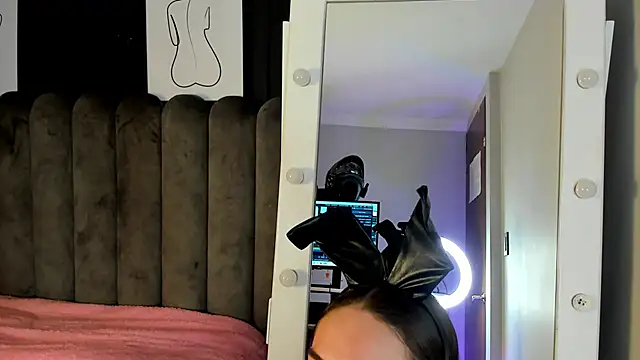 chelsea bolton  online show from 11-28-25, 01:11