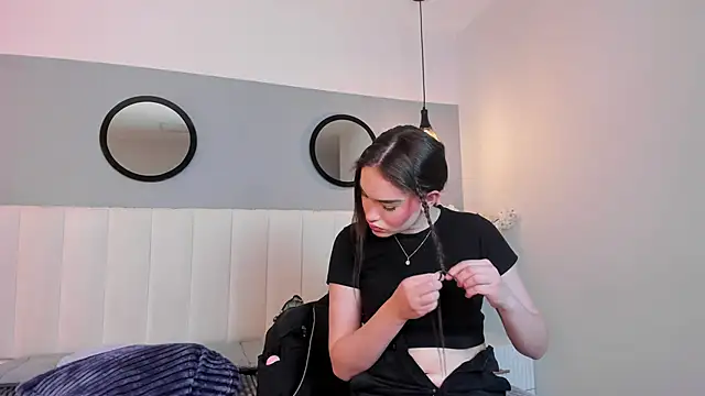 chelsea bolton  online show from 02-16-26, 12:04