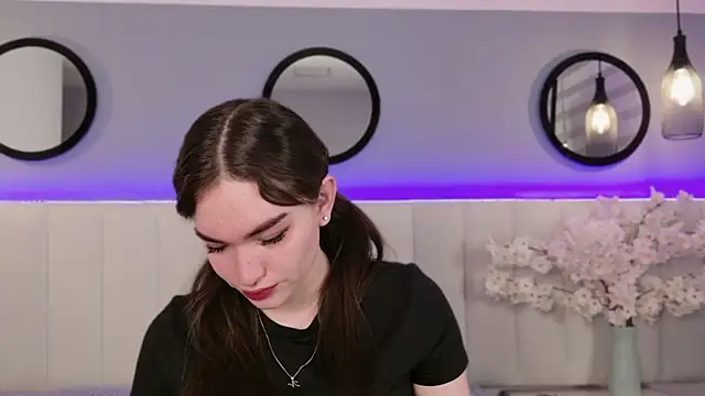 chelsea bolton  online show from 07-25-26, 12:11