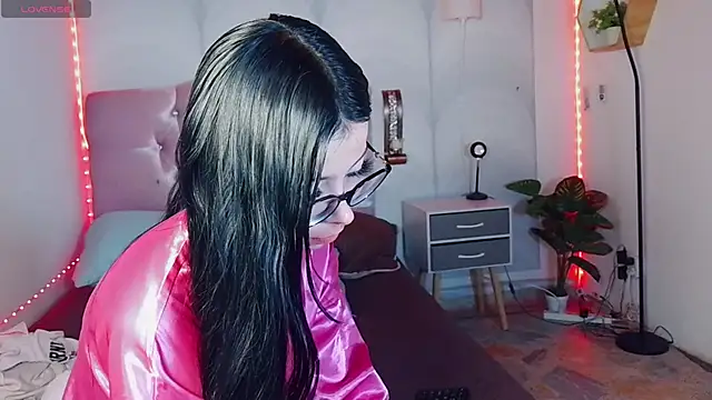 Snapshot of madison_oli chatting on 03-18-25, 06:50 madison oli online show from 03-18-25, 06:50