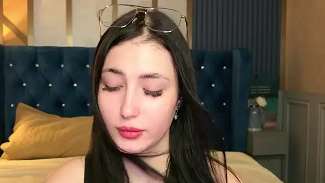 EmmaLawrens online show from 09-20-25, 03:39