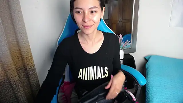 Snapshot of Aleska_Miami chatting on 10-28-25, 07:02 Aleska Miami online show from 10-28-25, 07:02