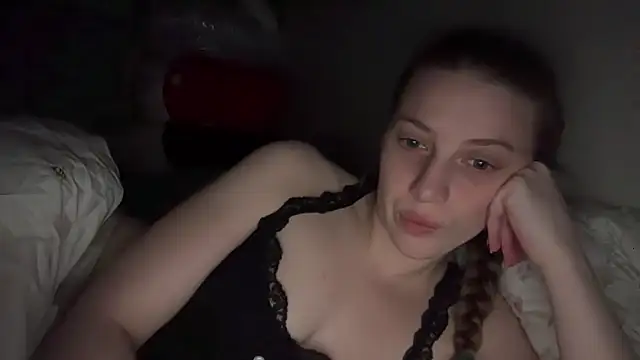 Snapshot of Ella-82 chatting on 02-21-25, 03:12 Ella-82 online show from 02-21-25, 03:12