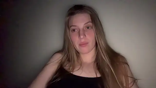 Snapshot of Ella-82 chatting on 02-25-25, 02:26 Ella-82 online show from 02-25-25, 02:26