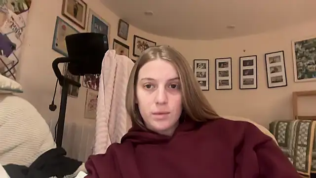 Snapshot of Ella-82 chatting on 02-13-25, 03:03 Ella-82 online show from 02-13-25, 03:03