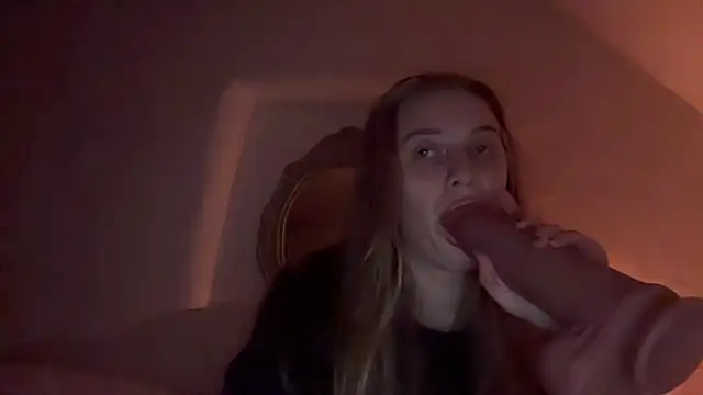 Snapshot of Ella-82 chatting on 11-10-25, 08:25 Ella-82 online show from 11-10-25, 08:25
