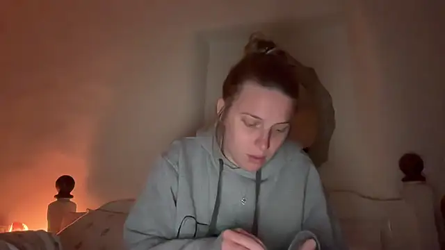 Snapshot of Ella-82 chatting on 06-01-26, 08:19 Ella-82 online show from 06-01-26, 08:19