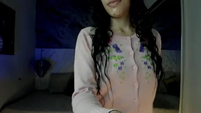 Snapshot of vaiolethsan__ chatting on 06-22-26, 07:44 vaiolethsan online show from 06-22-26, 07:44