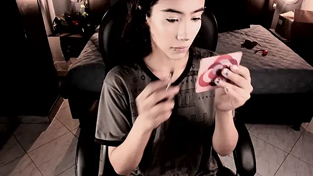 vaiolethsan   online show from 12-17-25, 08:36