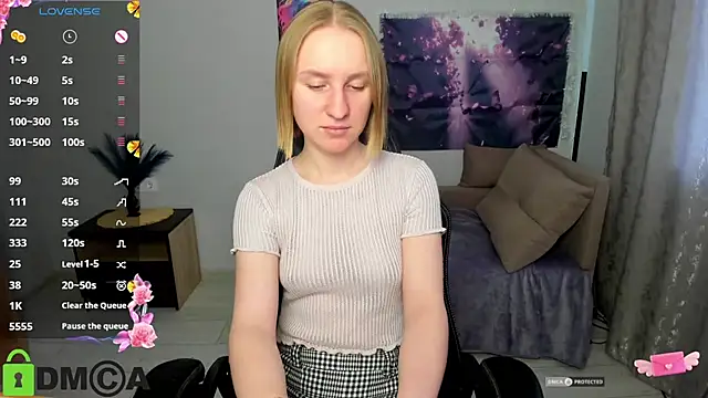 Snapshot of BeautyBlondy chatting on 04-28-26, 12:20 BeautyBlondy online show from 04-28-26, 12:20