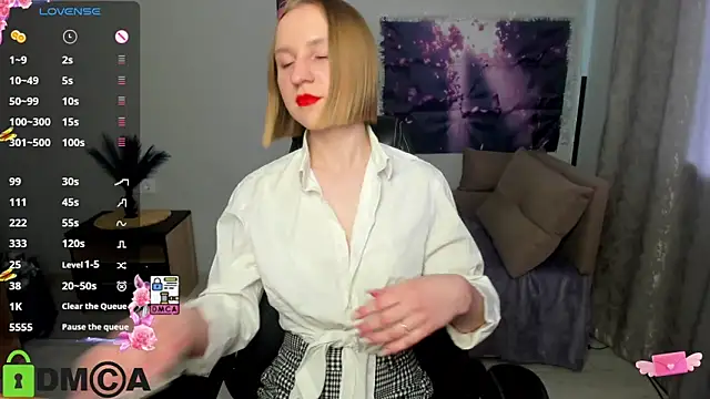 Snapshot of BeautyBlondy chatting on 04-30-26, 12:45 BeautyBlondy online show from 04-30-26, 12:45