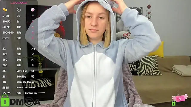 Snapshot of BeautyBlondy chatting on 02-24-26, 01:23 BeautyBlondy online show from 02-24-26, 01:23