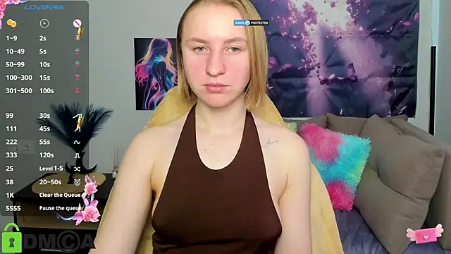Snapshot of BeautyBlondy chatting on 05-07-26, 12:30 BeautyBlondy online show from 05-07-26, 12:30