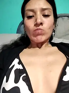 Snapshot of Cleo_Hott chatting on 10-03-25, 07:10 Cleo Hott online show from 10-03-25, 07:10